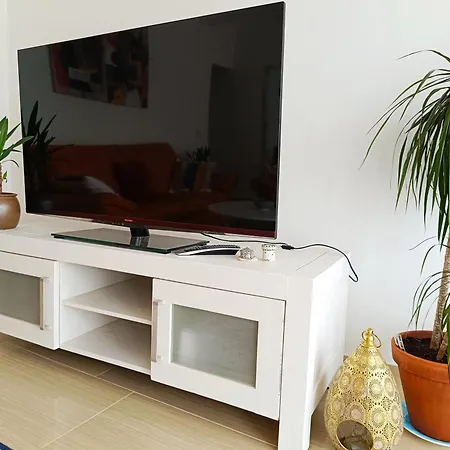 Luna - Modern & Stylish Tar-Vabriga
