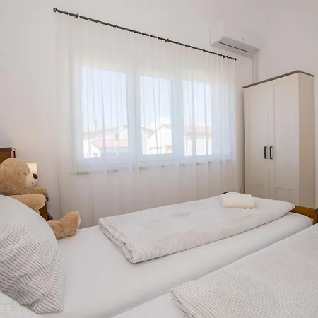Luna - Modern & Stylish Tar-Vabriga