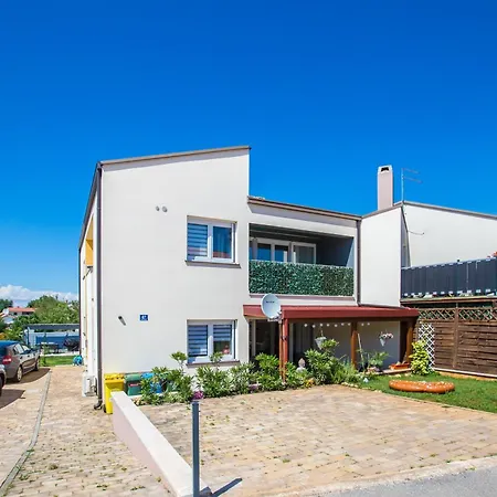 아파트 Luna Tar-Vabriga